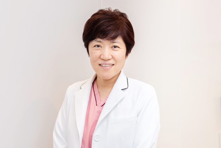 頓宮真紀副院長